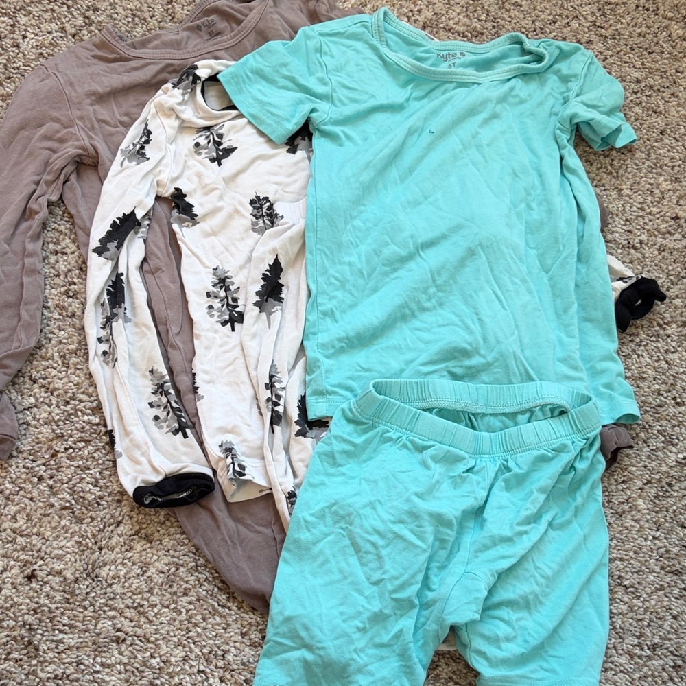 (Damaged) 3 Kyte BABY pajamas